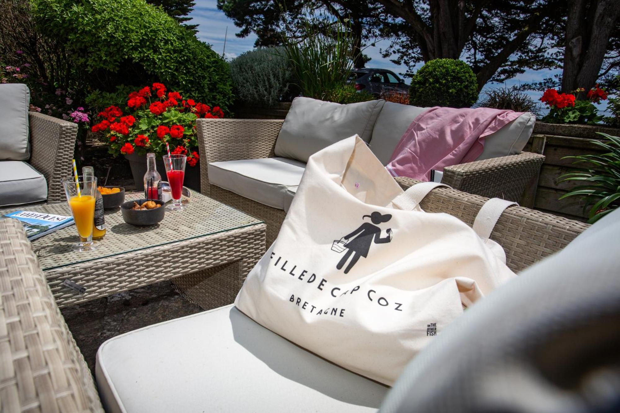 Logis Hotel De La Pointe Du Cap Coz Fouesnant Exterior photo